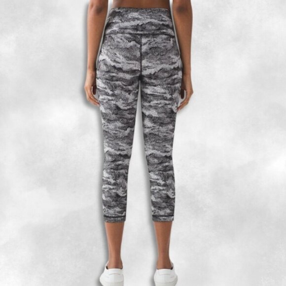 Lululemon Wunder Under Leggings Cropped High Rise Sweat Wicking Black White W 8 - Picture 2 of 6